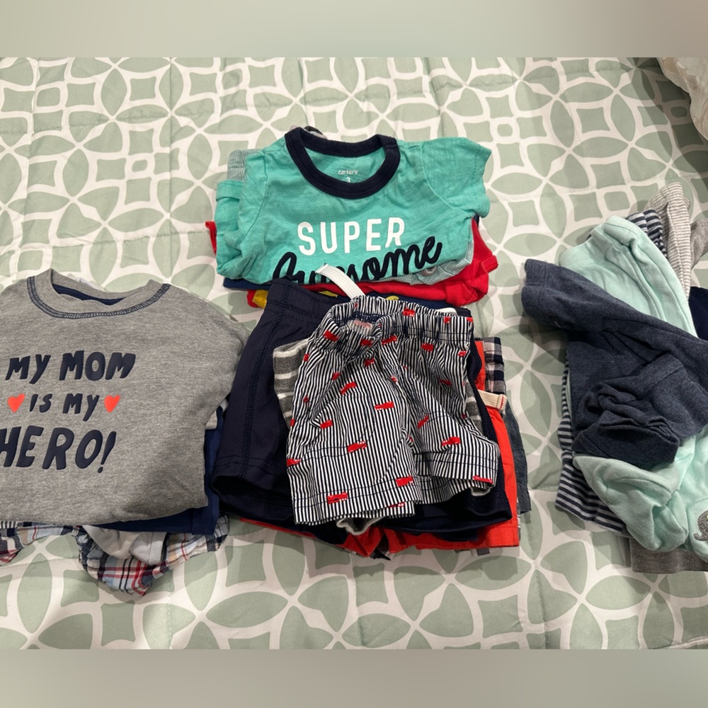 Baby clothing 0-3 months, included brands like baby gap and Burt’s bees.